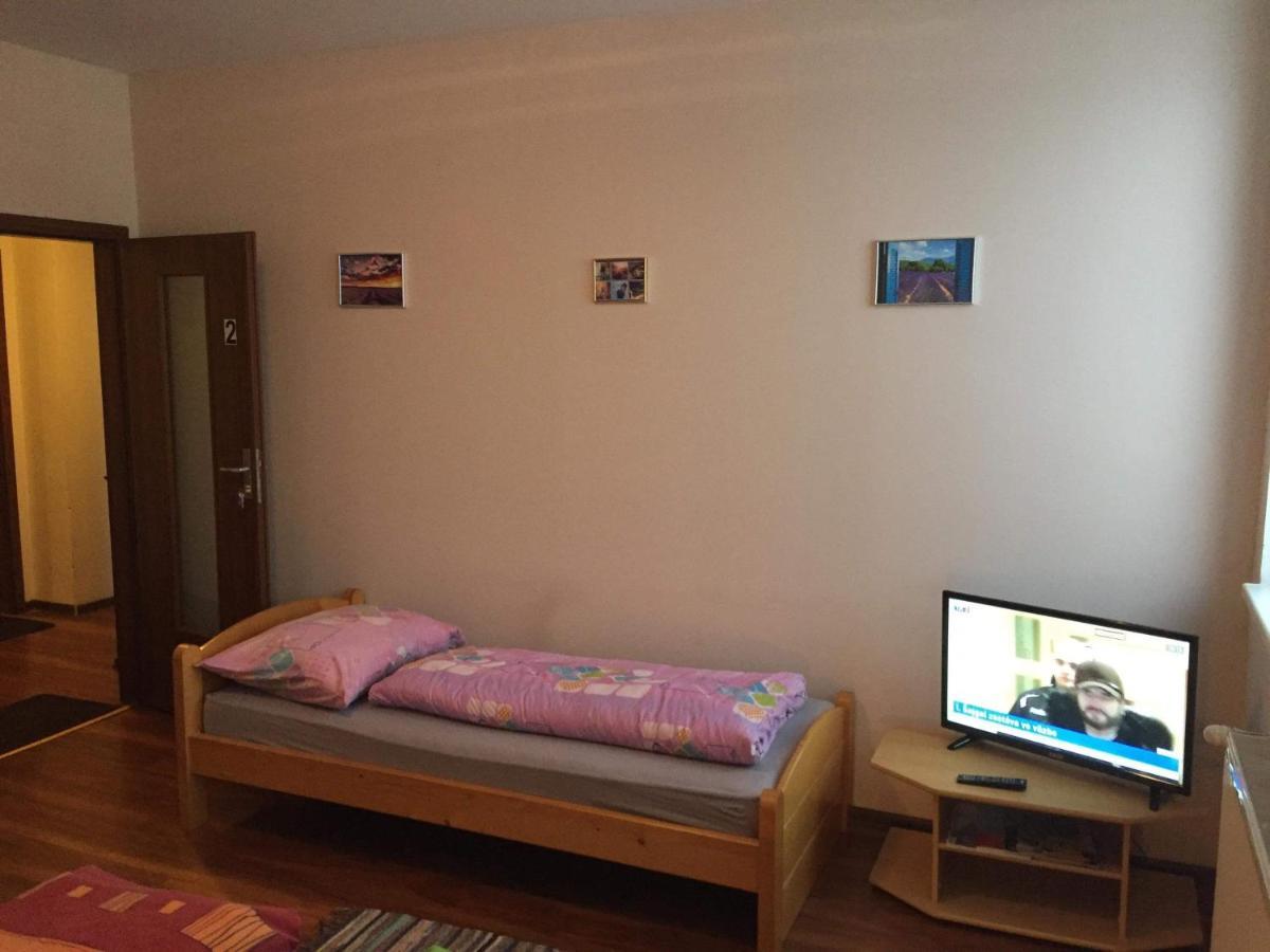 Hostel Fontana Zilina Bagian luar foto