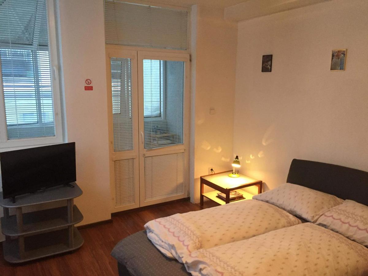 Hostel Fontana Zilina Bagian luar foto