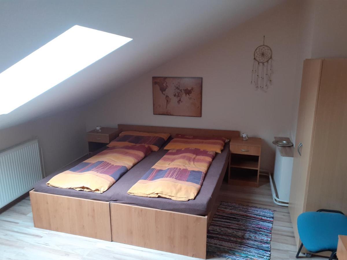 Hostel Fontana Zilina Bagian luar foto